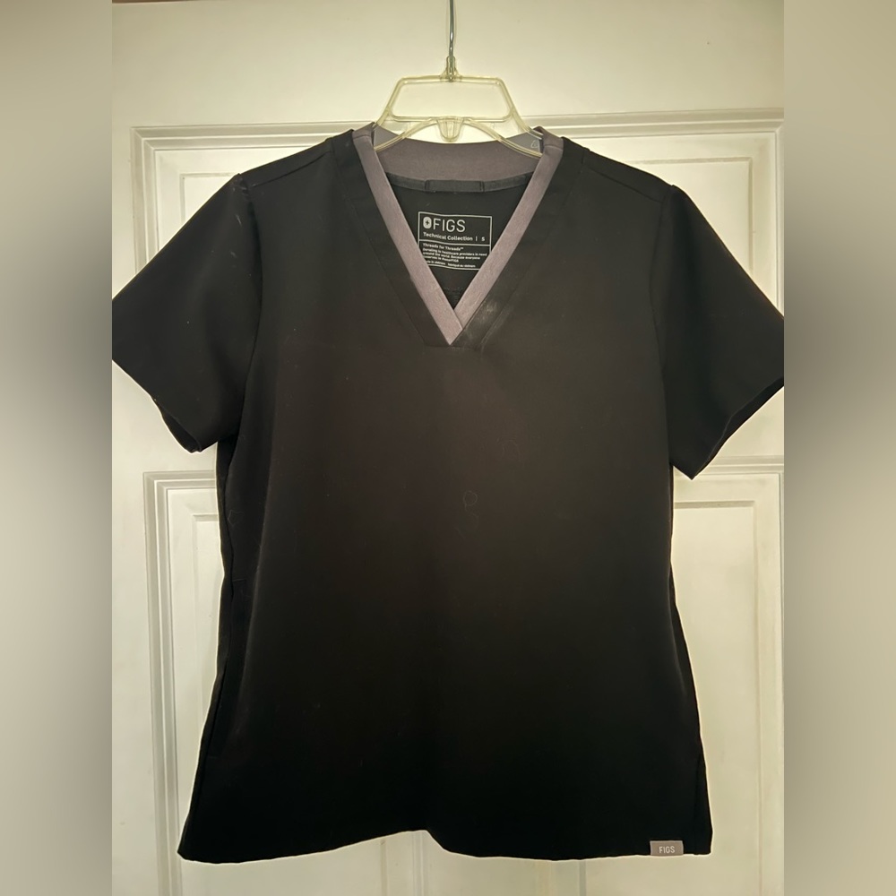 FIGS Black Scrub Top Small